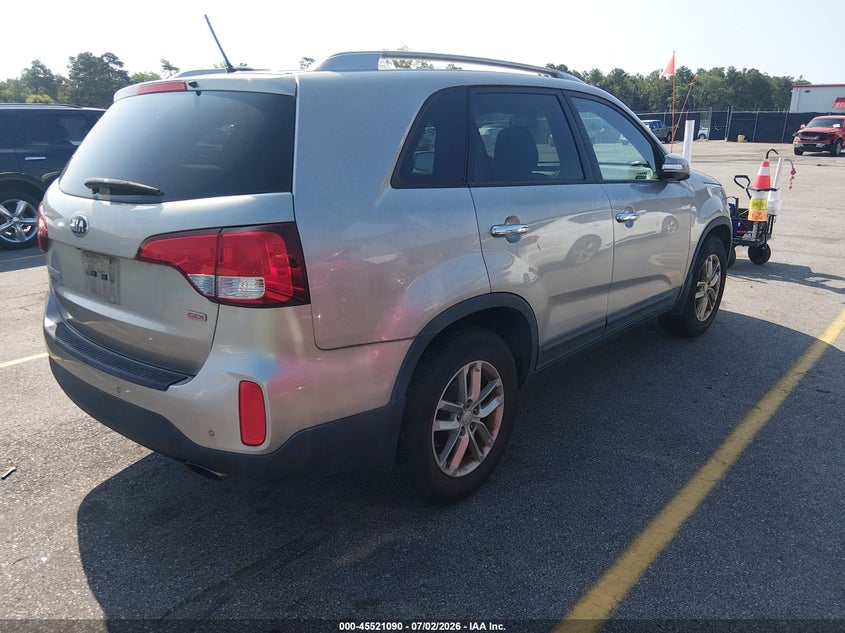 2015 Kia Sorento VIN 5XYKT3A68FG562980 IAAI salvage auction — ENGINE DAMAGE, Clear (North Carolina), sold $1,050 on 2026-07-15 (photo 4)