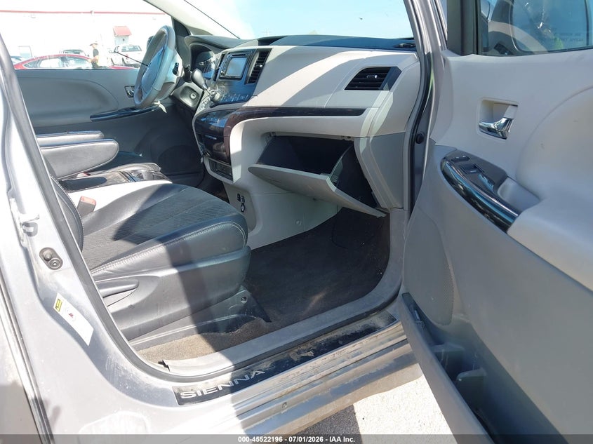 2013 Toyota Sienna VIN 5TDXK3DC2DS318266 IAAI salvage auction — FRONT END, Salvage Title, sold $850 on 2026-07-30 (photo 5)