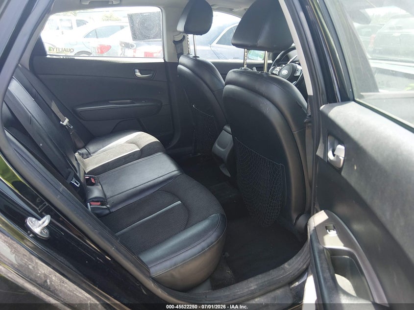 2019 Kia Optima VIN 5XXGT4L36KG295318 IAAI salvage auction — REAR END, Salvage (Ohio), sold $725 on 2026-07-28 (photo 8)