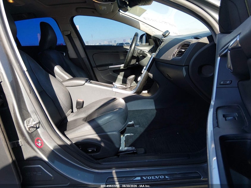 2016 Volvo V60 VIN YV1612SK7G1310226 IAAI salvage auction — NORMAL WEAR, Clear (California), sold $300 on 2026-07-24 (photo 5)