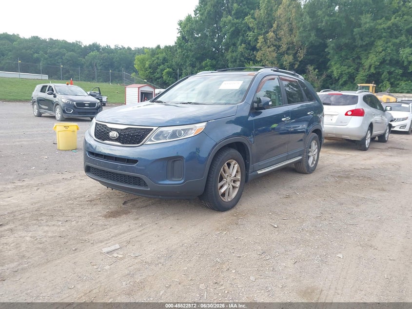2014 Kia Sorento VIN 5XYKT4A7XEG496493 IAAI salvage auction — NORMAL WEAR, Clear (Tennessee), sold $1,350 on 2026-07-08 (photo 2)