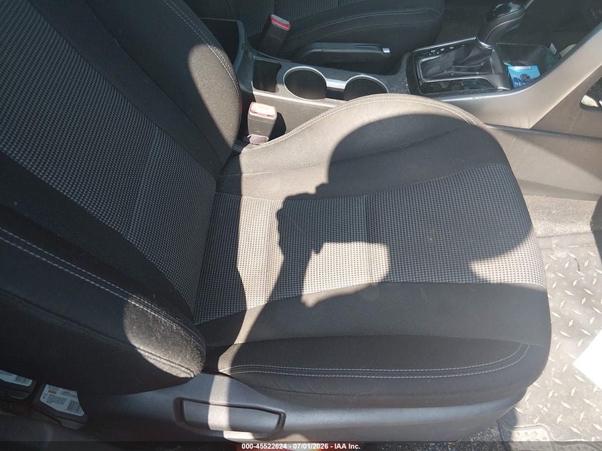 2017 Hyundai Elantra VIN KMHD35LH9HU372282 IAAI salvage auction — NORMAL WEAR, Clear (Delaware), sold $300 on 2026-07-27 (photo 5)