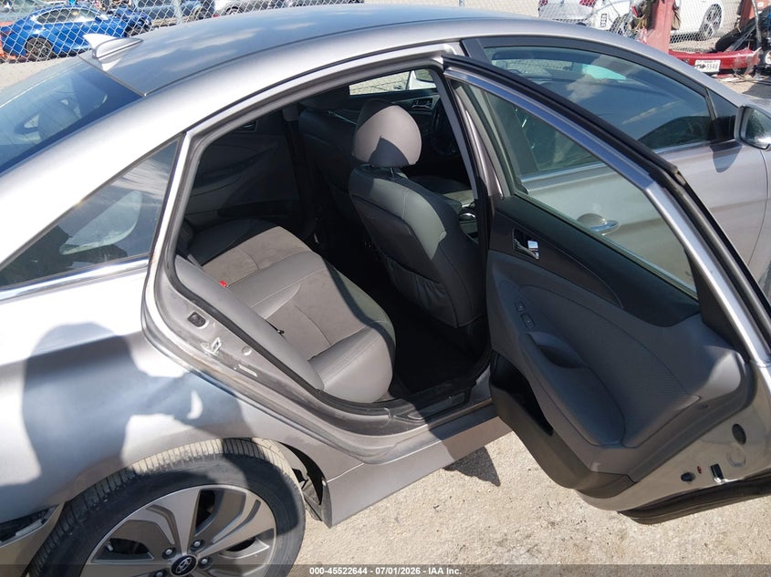 2013 Hyundai Sonata VIN KMHEC4A49DA091870 IAAI salvage auction — REAR END, Salvage Title, sold $750 on 2026-07-28 (photo 8)