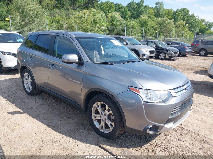 2015 Mitsubishi Outlander VIN JA4AD3A3XFZ008902 IAAI salvage auction — NORMAL WEAR, Clear (Illinois), sold $425 on 2026-07-15 (photo 1)