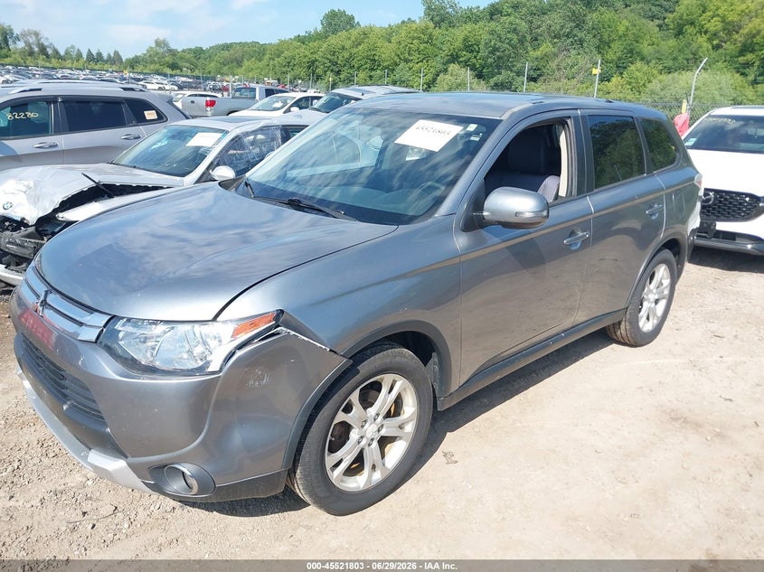 2015 Mitsubishi Outlander VIN JA4AD3A3XFZ008902 IAAI salvage auction — NORMAL WEAR, Clear (Illinois), sold $425 on 2026-07-15 (photo 2)