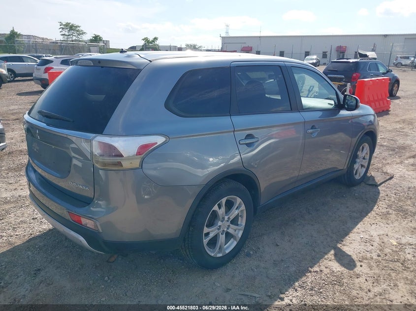 2015 Mitsubishi Outlander VIN JA4AD3A3XFZ008902 IAAI salvage auction — NORMAL WEAR, Clear (Illinois), sold $425 on 2026-07-15 (photo 4)