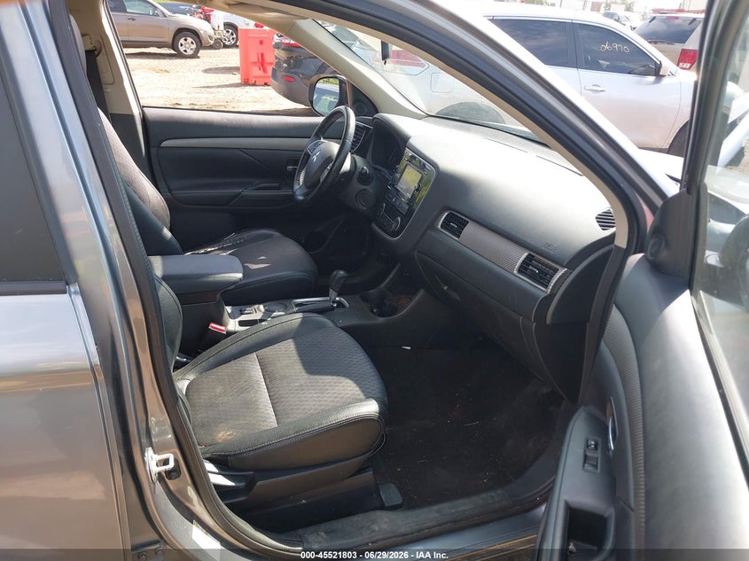 2015 Mitsubishi Outlander VIN JA4AD3A3XFZ008902 IAAI salvage auction — NORMAL WEAR, Clear (Illinois), sold $425 on 2026-07-15 (photo 5)