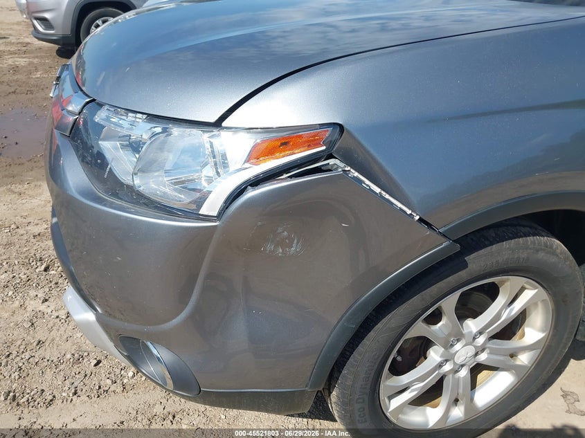 2015 Mitsubishi Outlander VIN JA4AD3A3XFZ008902 IAAI salvage auction — NORMAL WEAR, Clear (Illinois), sold $425 on 2026-07-15 (photo 6)