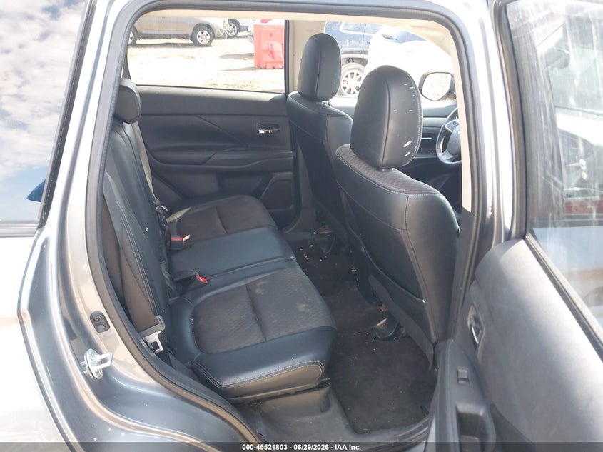 2015 Mitsubishi Outlander VIN JA4AD3A3XFZ008902 IAAI salvage auction — NORMAL WEAR, Clear (Illinois), sold $425 on 2026-07-15 (photo 8)