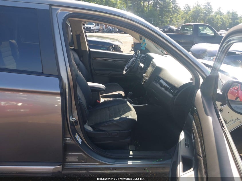 2020 Mitsubishi Outlander VIN JA4AZ3A34LZ045490 IAAI salvage auction — RIGHT SIDE, Salvage (Massachusetts), sold $3,900 on 2026-07-31 (photo 5)