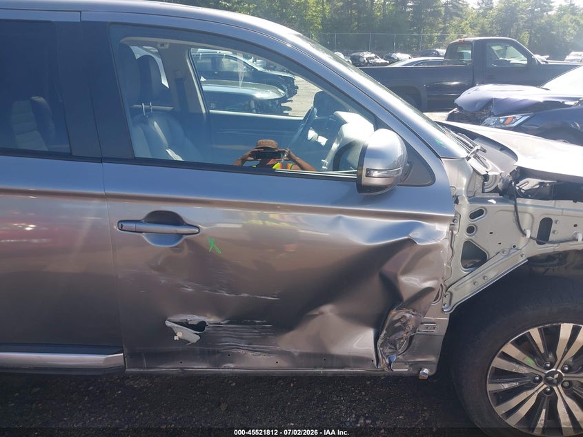 2020 Mitsubishi Outlander VIN JA4AZ3A34LZ045490 IAAI salvage auction — RIGHT SIDE, Salvage (Massachusetts), sold $3,900 on 2026-07-31 (photo 6)
