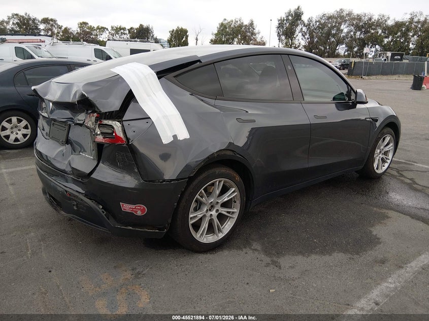 2023 Tesla Model y VIN 7SAYGDEE4PF898403 IAAI salvage auction — REAR END, Salvage Title, sold $10,300 on 2026-09-03 (photo 4)