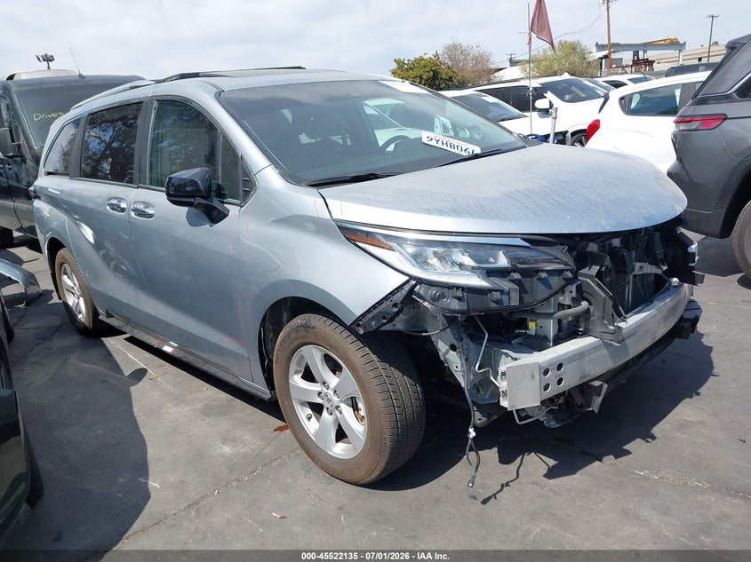 2024 Toyota Sienna VIN 5TDZSKFC4RS137614 IAAI salvage auction — FRONT END, Salvage Title, sold $22,350 on 2026-07-15 (photo 1)