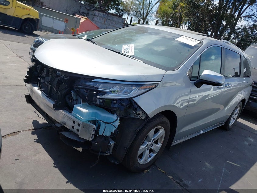 2024 Toyota Sienna VIN 5TDZSKFC4RS137614 IAAI salvage auction — FRONT END, Salvage Title, sold $22,350 on 2026-07-15 (photo 2)