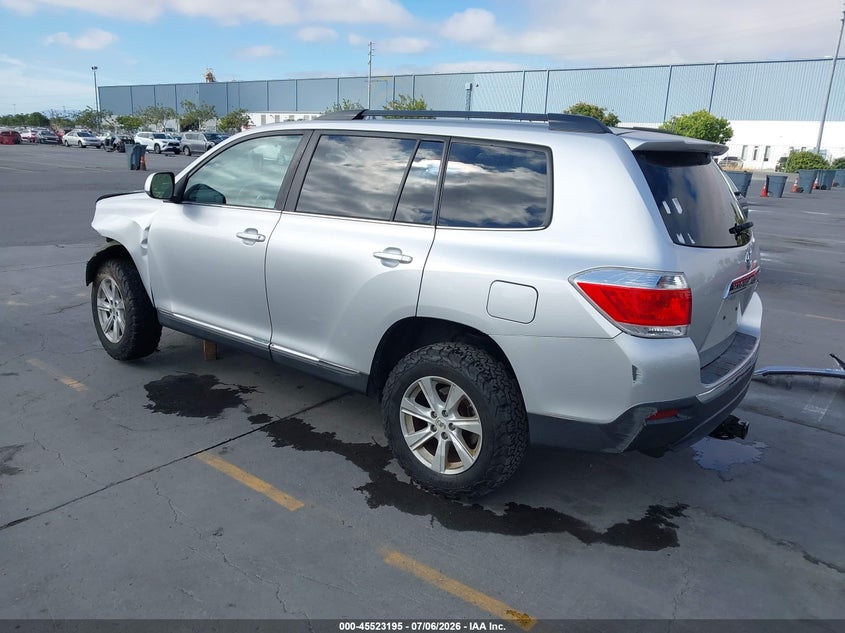 2013 Toyota Highlander VIN 5TDZK3EH2DS114876 IAAI salvage auction — NORMAL WEAR, Salvage (California), sold $900 on 2026-07-20 (photo 3)