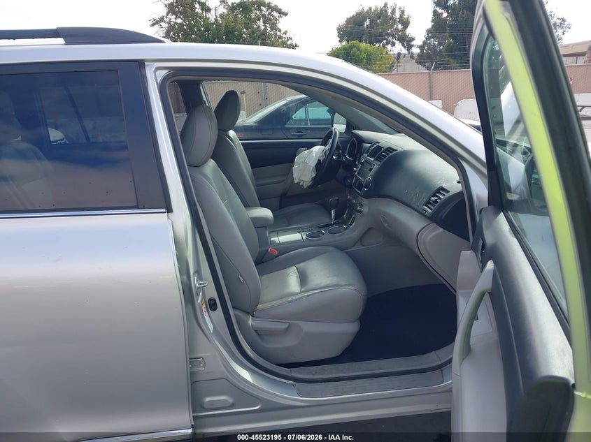 2013 Toyota Highlander VIN 5TDZK3EH2DS114876 IAAI salvage auction — NORMAL WEAR, Salvage (California), sold $900 on 2026-07-20 (photo 5)