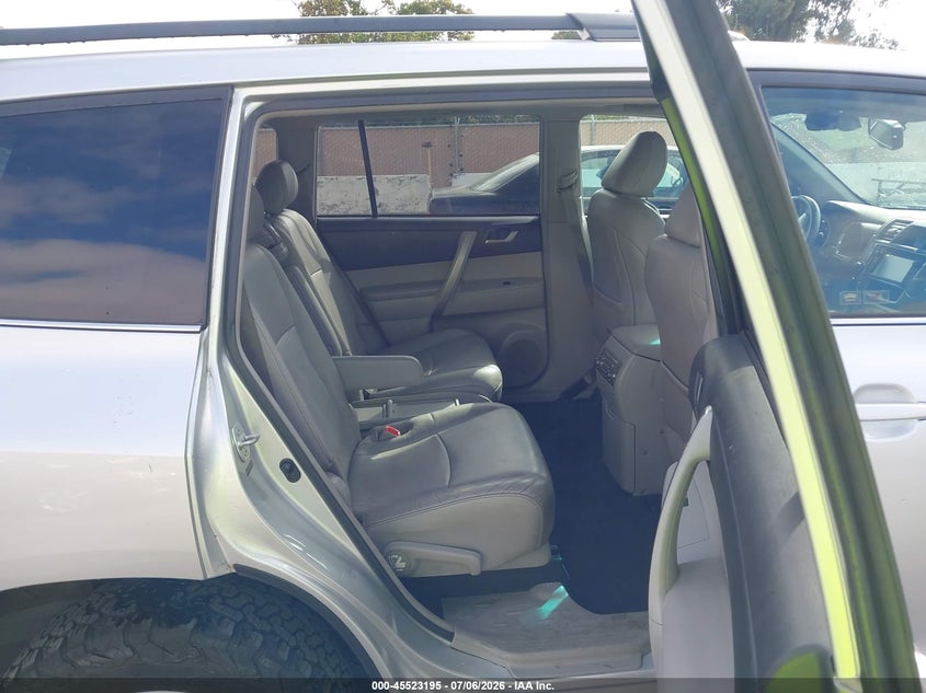 2013 Toyota Highlander VIN 5TDZK3EH2DS114876 IAAI salvage auction — NORMAL WEAR, Salvage (California), sold $900 on 2026-07-20 (photo 8)