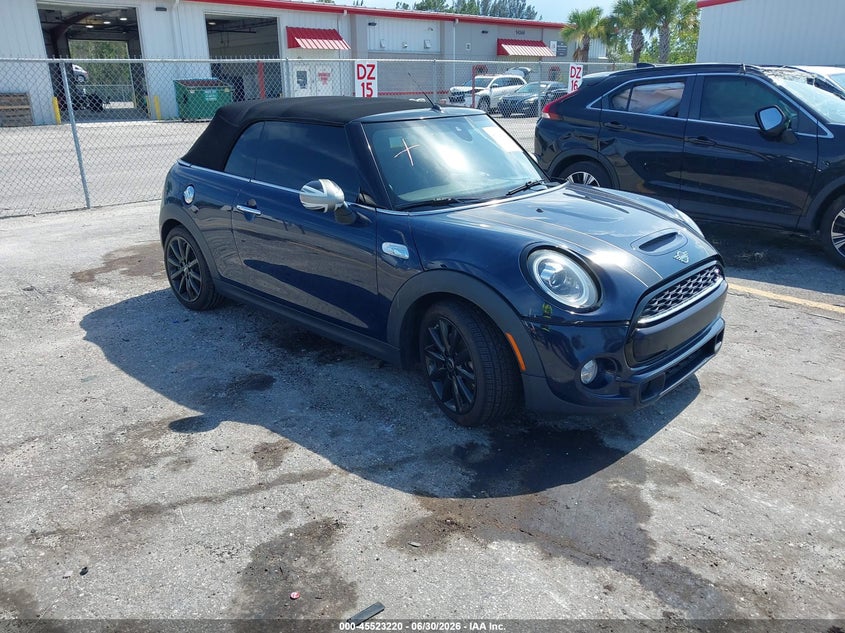 2019 Mini Convertible VIN WMWWG9C52K3E39977 IAAI salvage auction — NORMAL WEAR, Clear (Florida), sold $3,025 on 2026-07-29 (photo 1)