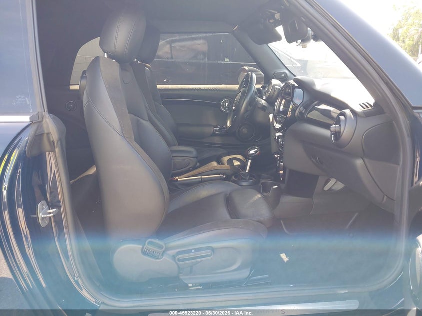 2019 Mini Convertible VIN WMWWG9C52K3E39977 IAAI salvage auction — NORMAL WEAR, Clear (Florida), sold $3,025 on 2026-07-29 (photo 5)