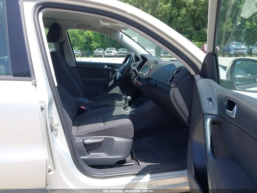 2015 Volkswagen Tiguan VIN WVGAV7AX5FW593527 IAAI salvage auction — NORMAL WEAR, Clear (Kansas), sold $1,250 on 2026-07-29 (photo 5)