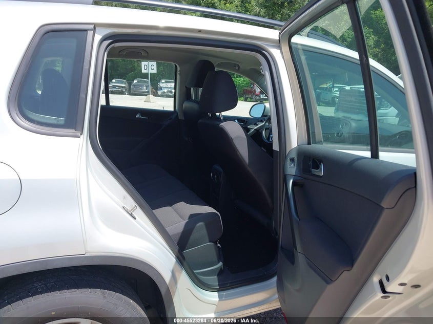 2015 Volkswagen Tiguan VIN WVGAV7AX5FW593527 IAAI salvage auction — NORMAL WEAR, Clear (Kansas), sold $1,250 on 2026-07-29 (photo 8)