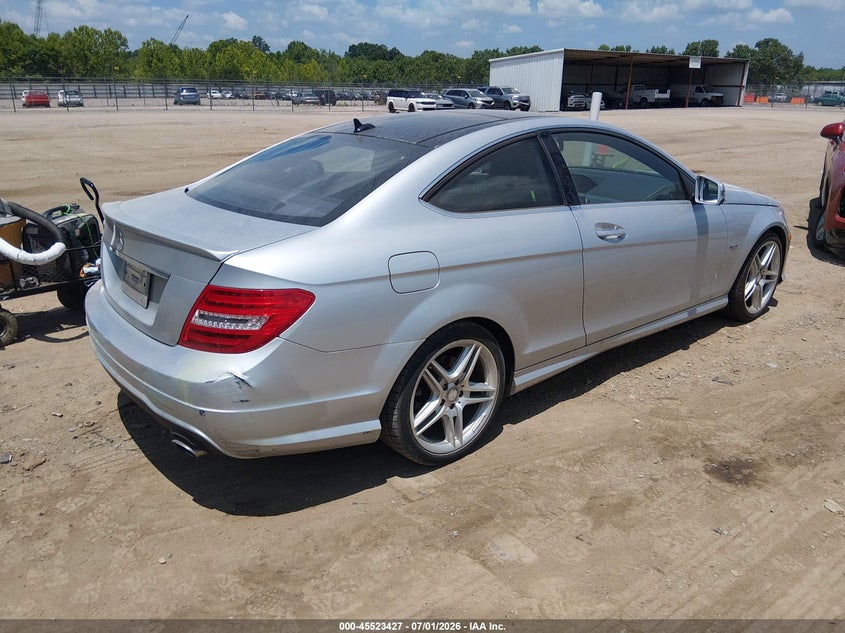 2012 Mercedes-benz C-klasse VIN WDDGJ5HB5CF918154 IAAI salvage auction — SIDE, Clear (Tennessee), sold $1,450 on 2026-07-26 (photo 4)