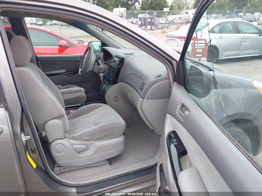 2004 Toyota Sienna VIN 5TDZA23C64S214211 IAAI salvage auction — NORMAL WEAR, Clear (Washington), sold $375 on 2026-07-09 (photo 5)