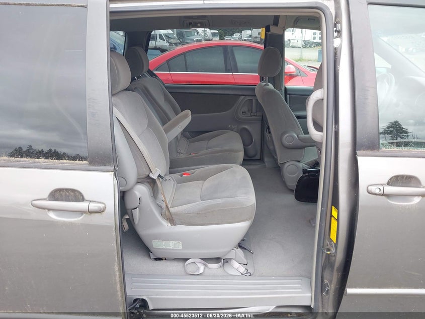 2004 Toyota Sienna VIN 5TDZA23C64S214211 IAAI salvage auction — NORMAL WEAR, Clear (Washington), sold $375 on 2026-07-09 (photo 8)