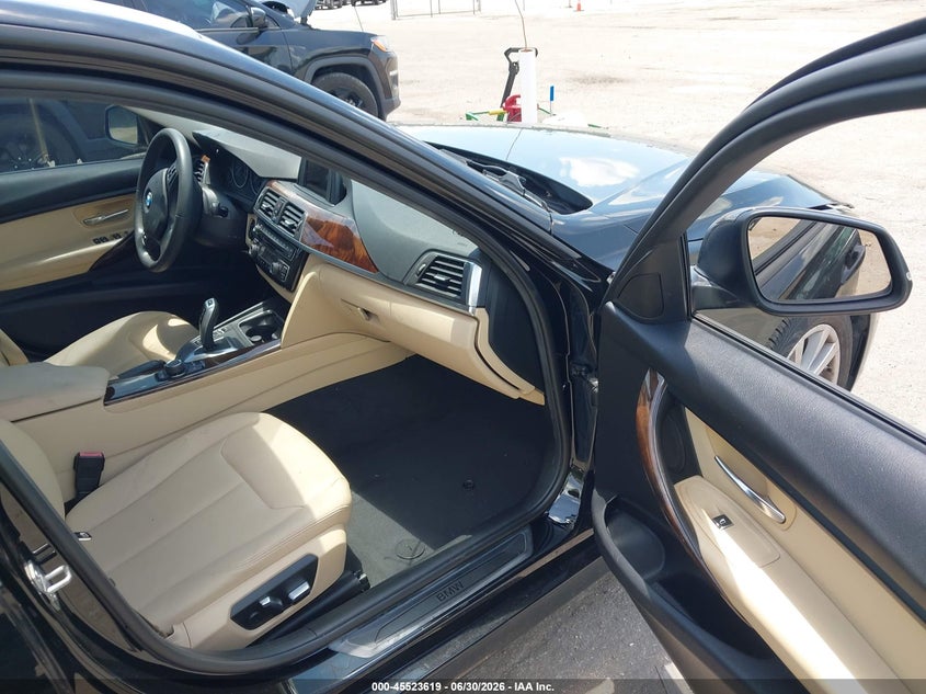 2017 BMW 3er VIN WBA8E1G5XHNU12871 IAAI salvage auction — SIDE, Salvage Title, sold $2,150 on 2026-07-29 (photo 5)