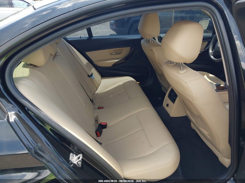 2017 BMW 3er VIN WBA8E1G5XHNU12871 IAAI salvage auction — SIDE, Salvage Title, sold $2,150 on 2026-07-29 (photo 8)