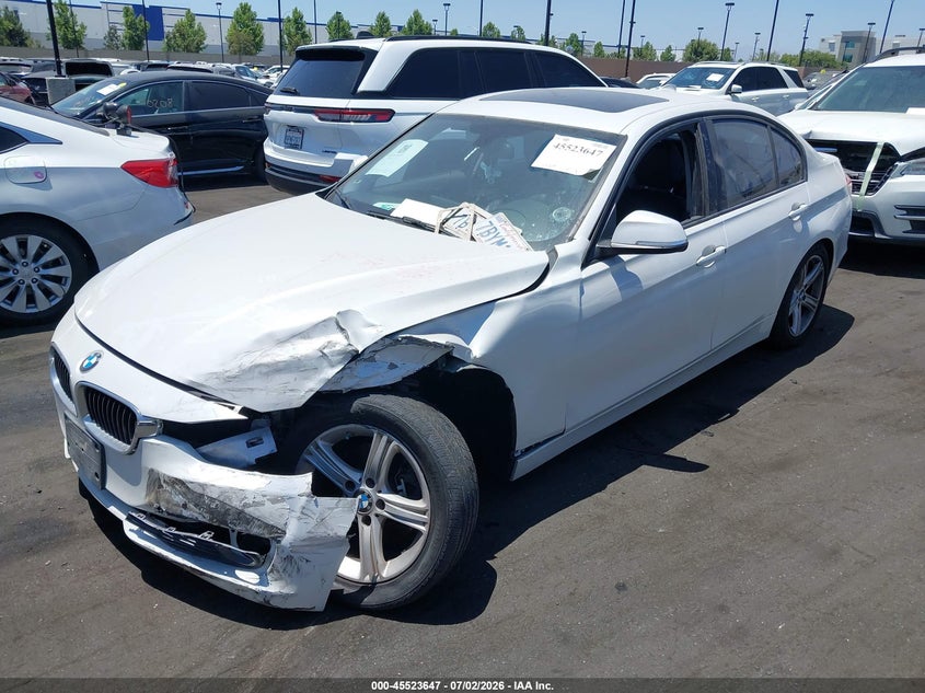 2014 BMW 3er VIN WBA3C1C59EK107025 IAAI salvage auction — LEFT FRONT, Salvage Title, sold $700 on 2026-07-17 (photo 2)