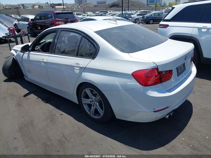 2014 BMW 3er VIN WBA3C1C59EK107025 IAAI salvage auction — LEFT FRONT, Salvage Title, sold $700 on 2026-07-17 (photo 3)