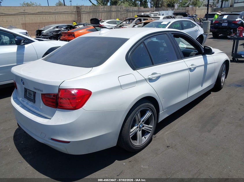 2014 BMW 3er VIN WBA3C1C59EK107025 IAAI salvage auction — LEFT FRONT, Salvage Title, sold $700 on 2026-07-17 (photo 4)