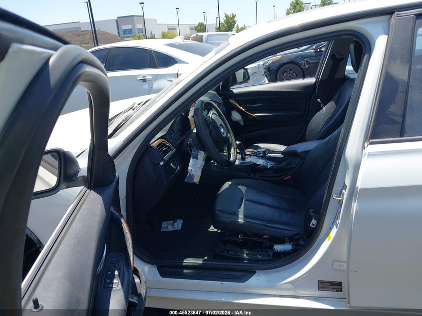 2014 BMW 3er VIN WBA3C1C59EK107025 IAAI salvage auction — LEFT FRONT, Salvage Title, sold $700 on 2026-07-17 (photo 5)