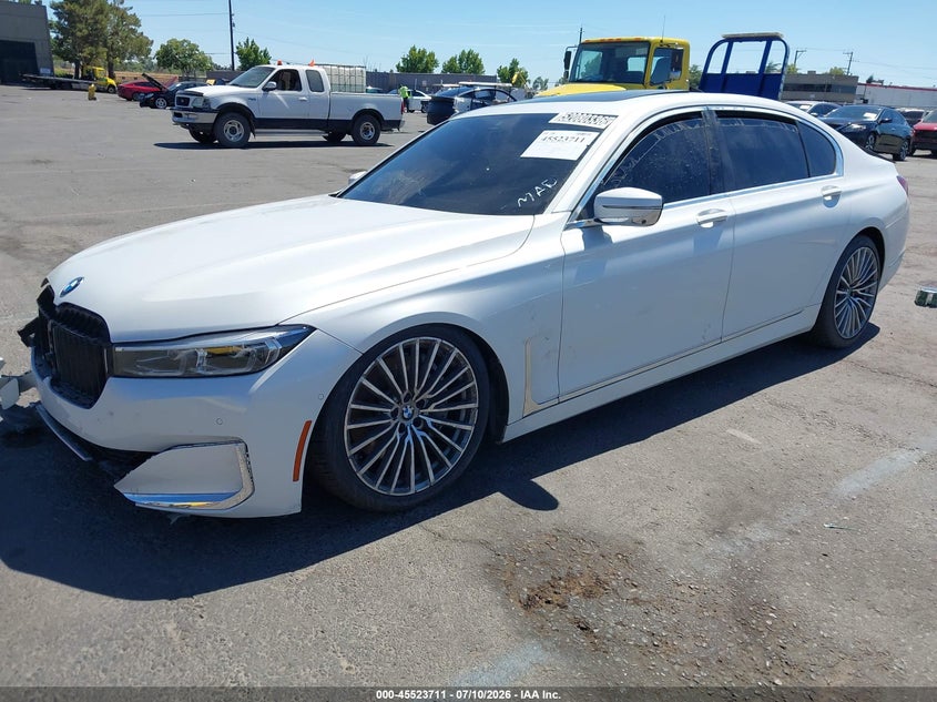 2022 BMW 7er VIN WBA7U2C08NCG91195 IAAI salvage auction — RIGHT FRONT, Salvage Title, sold $10,000 on 2026-08-26 (photo 2)