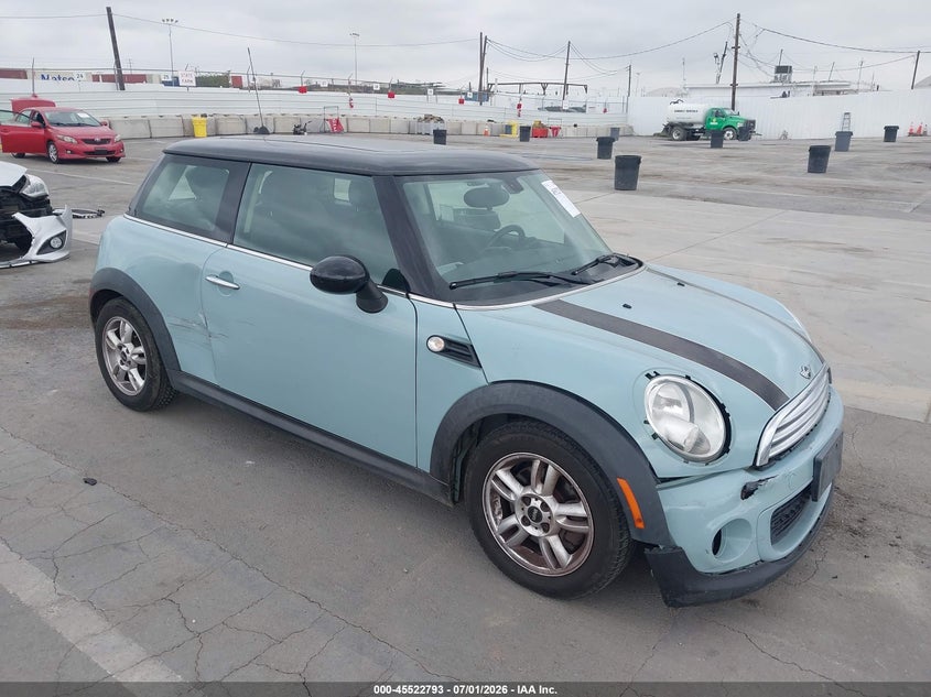 2013 Mini Hard top VIN WMWSU3C56DT680090 IAAI salvage auction — RIGHT SIDE, Salvage Title, sold $1,050 on 2026-09-02 (photo 1)