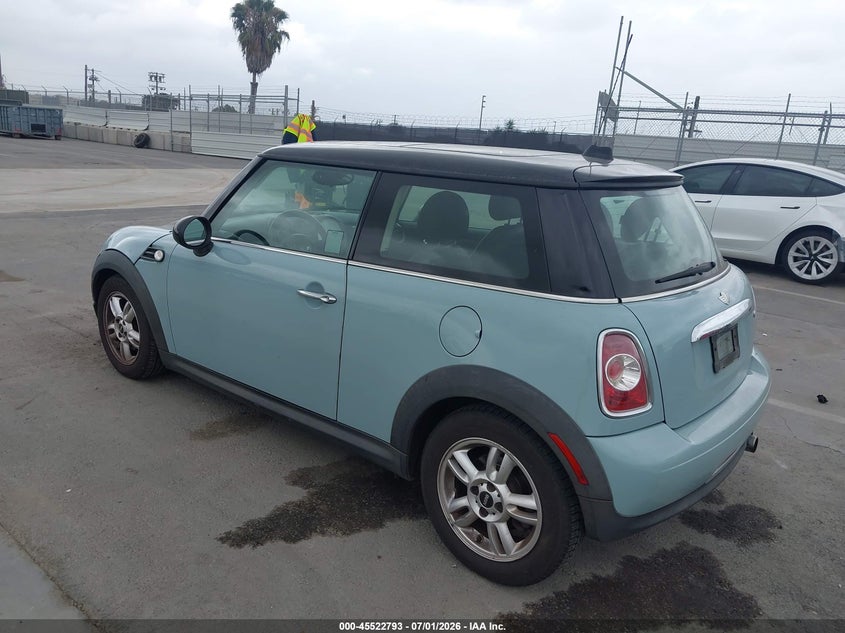 2013 Mini Hard top VIN WMWSU3C56DT680090 IAAI salvage auction — RIGHT SIDE, Salvage Title, sold $1,050 on 2026-09-02 (photo 3)