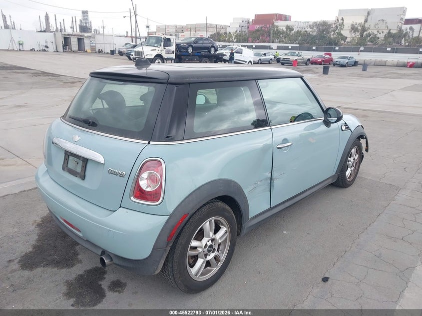 2013 Mini Hard top VIN WMWSU3C56DT680090 IAAI salvage auction — RIGHT SIDE, Salvage Title, sold $1,050 on 2026-09-02 (photo 4)