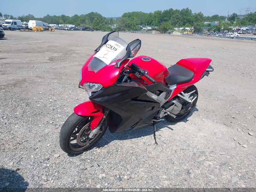 2014 Honda Vfr800 VIN JH2RC7911EK000417 IAAI salvage auction — SIDE, Clear (Pennsylvania), sold $1,425 on 2026-07-29 (photo 2)