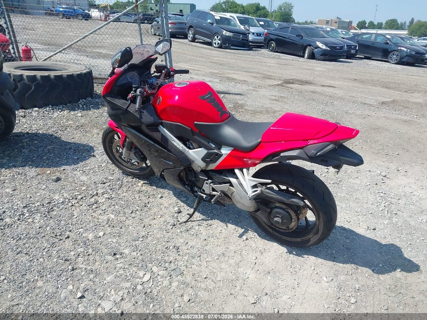 2014 Honda Vfr800 VIN JH2RC7911EK000417 IAAI salvage auction — SIDE, Clear (Pennsylvania), sold $1,425 on 2026-07-29 (photo 3)