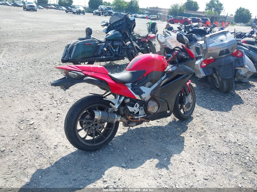 2014 Honda Vfr800 VIN JH2RC7911EK000417 IAAI salvage auction — SIDE, Clear (Pennsylvania), sold $1,425 on 2026-07-29 (photo 4)