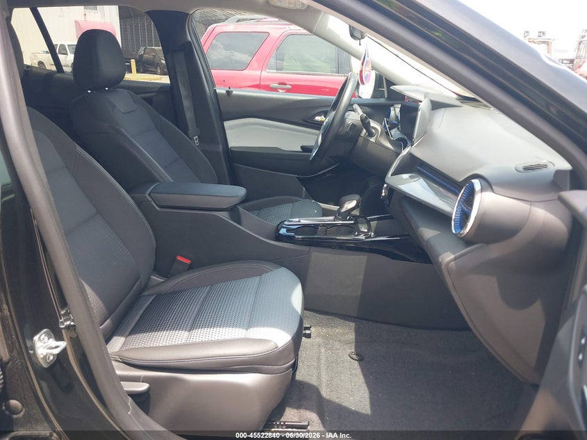 2025 Chevrolet Trax VIN KL77LHEP0SC307872 IAAI salvage auction — FRONT END, Salvage Title, sold $5,700 on 2026-08-01 (photo 5)