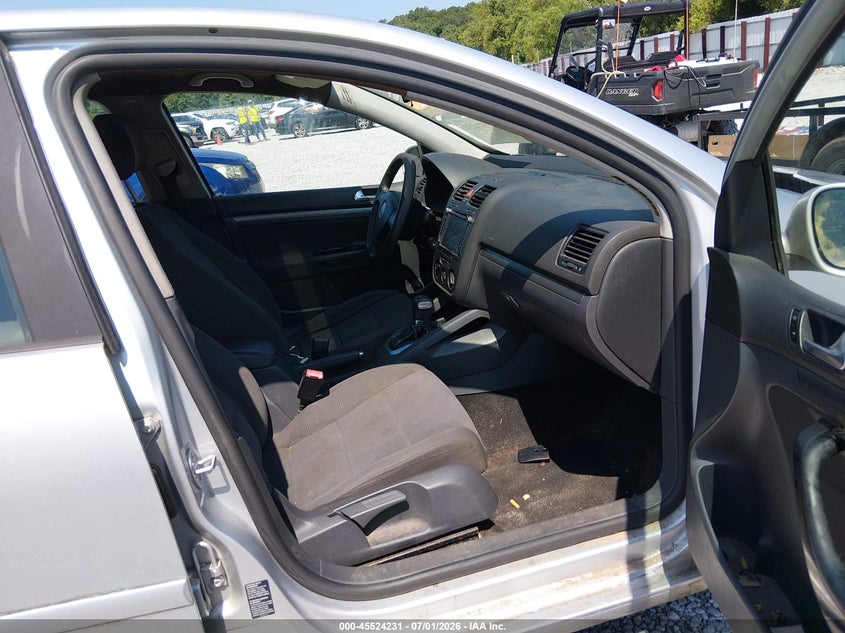 2006 Volkswagen Rabbit VIN WVWDR71K86W200811 IAAI salvage auction — NORMAL WEAR, Clear (Alabama), sold $200 on 2026-08-06 (photo 5)