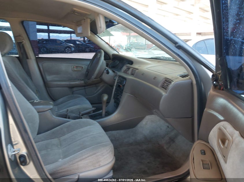 2000 Toyota Camry VIN JT2BG22K4Y0471605 IAAI salvage auction — NORMAL WEAR, Clear (Arizona), sold $325 on 2026-07-28 (photo 5)
