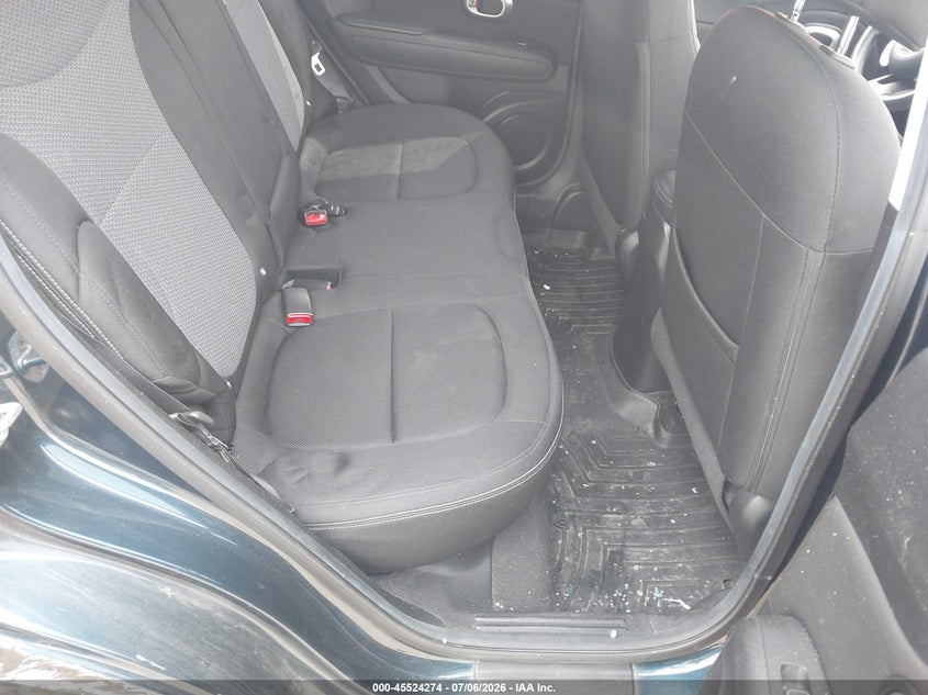 2017 Kia Soul VIN KNDJP3A50H7477252 IAAI salvage auction — ROLLOVER, Salvage (Massachusetts), sold $25 on 2026-07-24 (photo 8)
