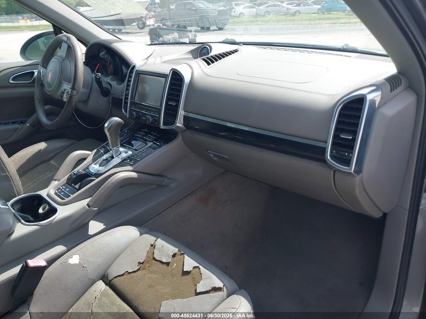 2011 Porsche Cayenne VIN WP1AB2A20BLA42999 IAAI salvage auction — NORMAL WEAR, Clear (Florida), sold $725 on 2026-07-30 (photo 5)