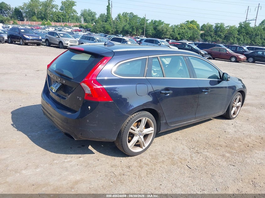 2017 Volvo V60 VIN YV140MEK1H1343631 IAAI salvage auction — NORMAL WEAR, Clear (Pennsylvania), sold $950 on 2026-07-24 (photo 4)
