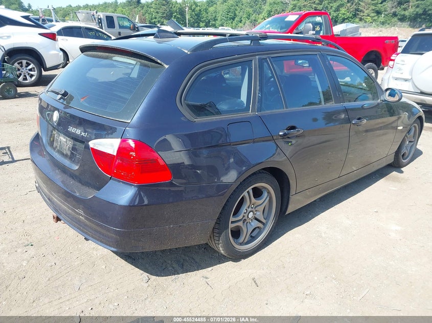 2008 BMW 3 series VIN WBAVT73538FZ38013 IAAI salvage auction — NORMAL WEAR, Clear (Massachusetts), sold $225 on 2026-07-10 (photo 4)