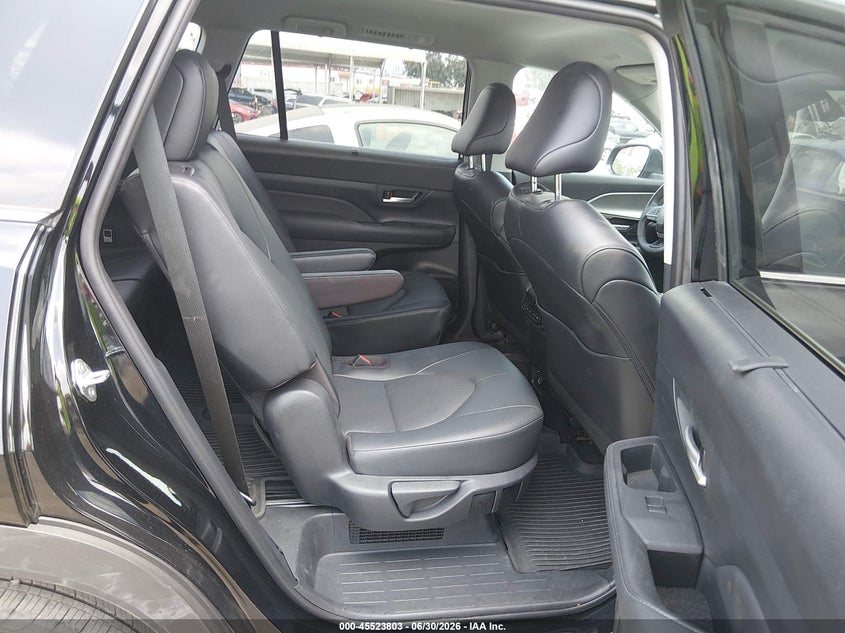 2026 Toyota Highlander VIN 5TDACAB53TS093849 IAAI salvage auction — FRONT END, Salvage (California), sold $29,300 on 2026-07-09 (photo 8)