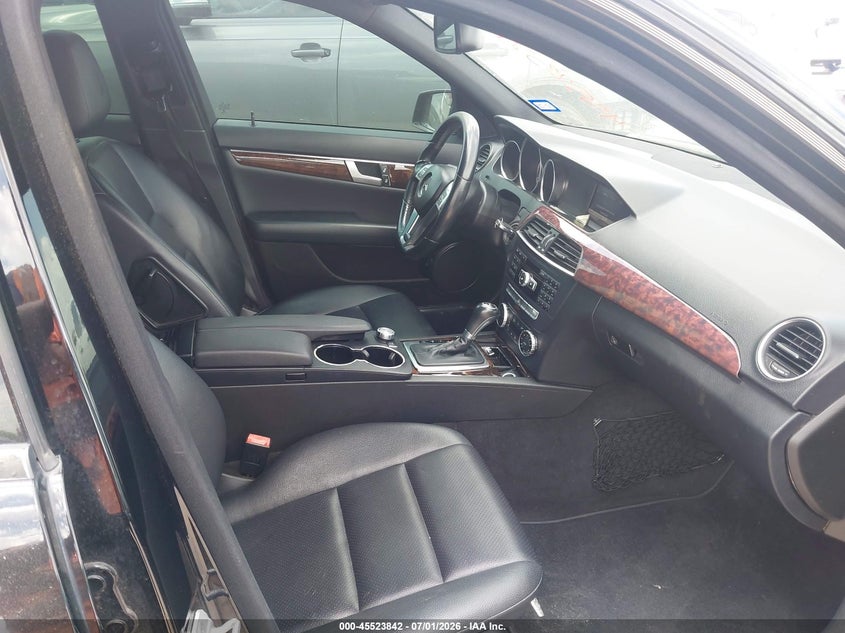 2014 Mercedes-benz C-klasse VIN WDDGF4HB9EA938113 IAAI salvage auction — NORMAL WEAR, Original (Texas), sold $1,375 on 2026-07-29 (photo 5)